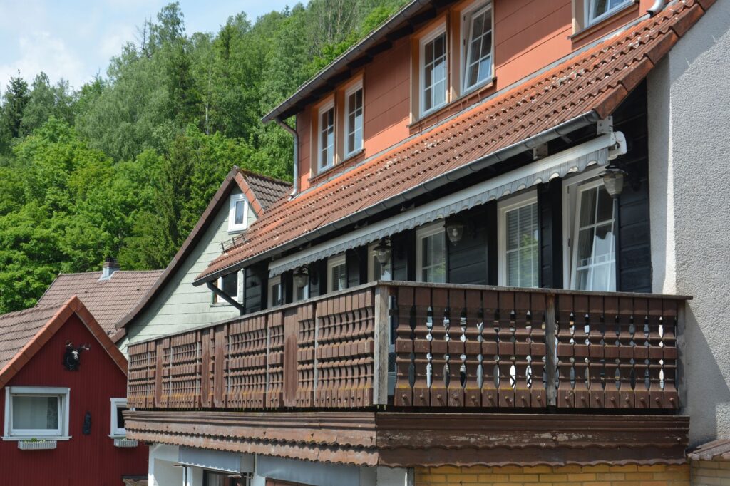 Micheli Lift Consult GmbH in Augsburg 2 Treppenlift als Beispiel für eine mögliche Einbausituation in Augsburg