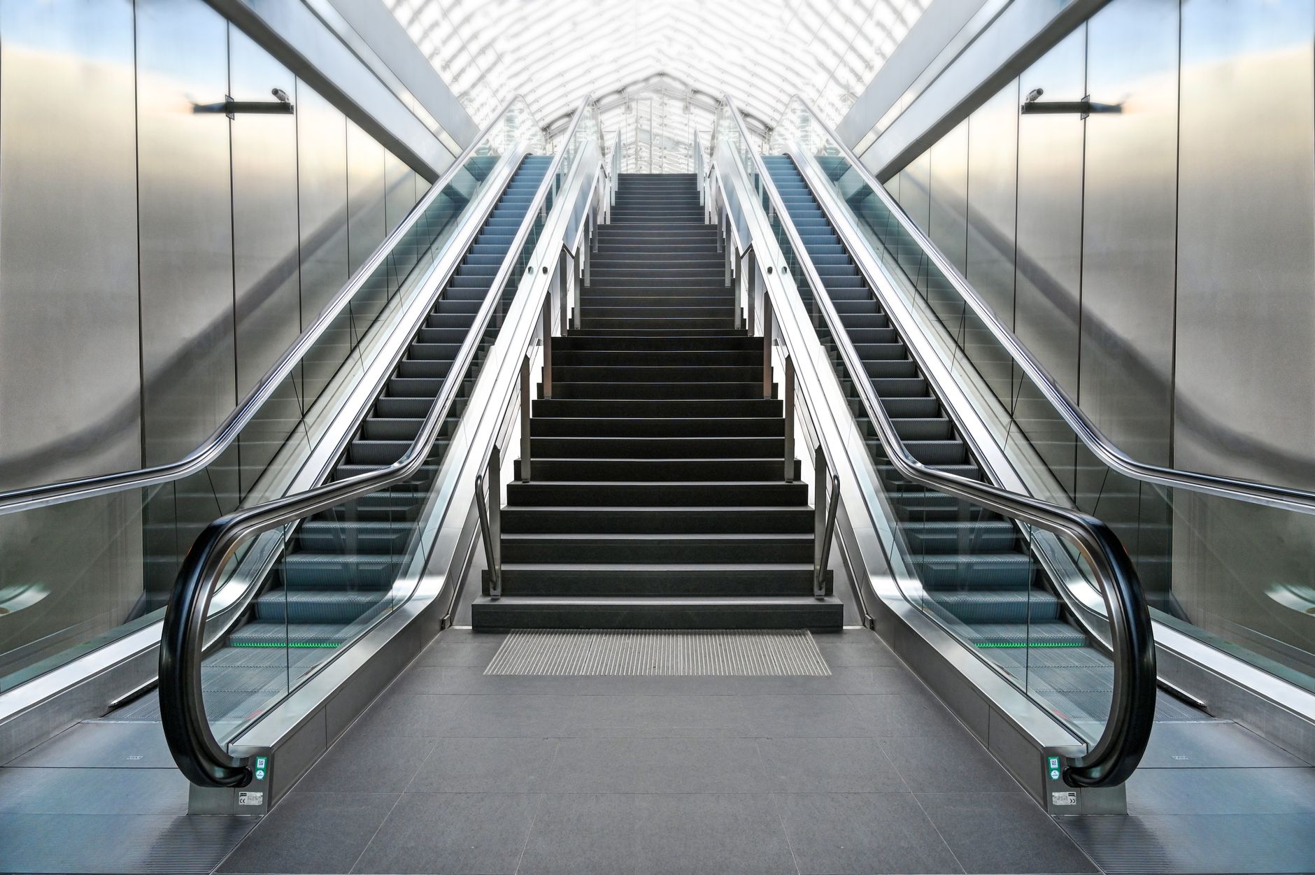 KONE GmbH Kassel - Aufzüge • Rolltreppen • Automatiktüren 1 KONE GmbH Kassel - Aufzüge • Rolltreppen • Automatiktüren